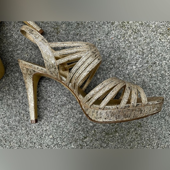 Papell Studios Glittery Gold High Heels Shoes - Leather Sole- Womens Size 6 1/2 - Picture 5 of 11